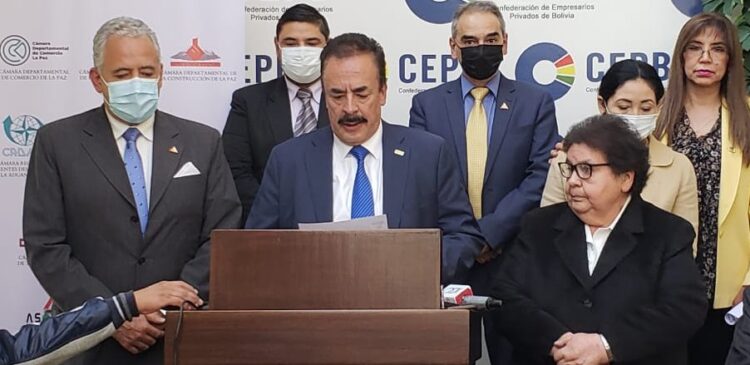 Empresarios reconocen ‘recuperación parcial de la economía’ y cierran filas contra un incremento salarial