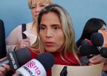‘Tengo una esperanza’, dice hija de Áñez tras exponer caso de su madre al Defensor del Pueblo