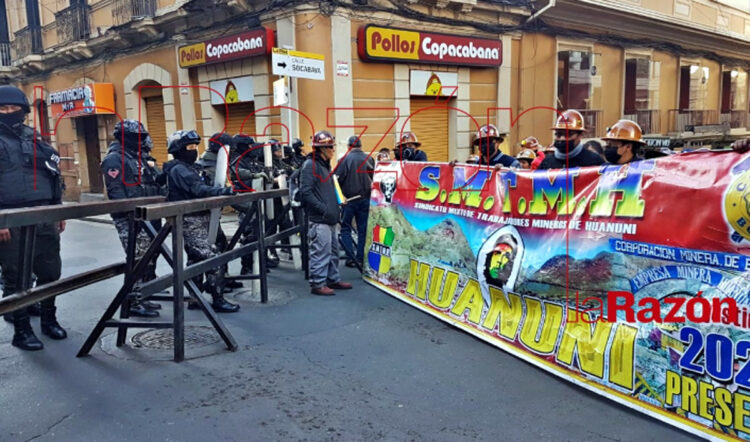Mineros anuncian protestas más radicales en La Paz, con bloqueo de carreteras