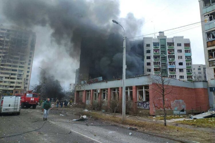 Balance de muertos en bombardeo ruso en ciudad ucraniana de Chernigov se dispara a 33