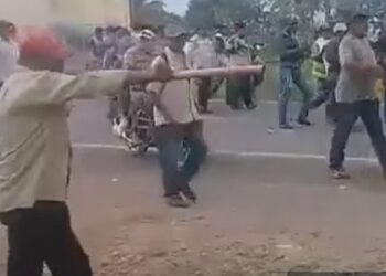 Al menos cuatro heridos deja enfrentamiento en Guarayos por desbloqueo de ruta
