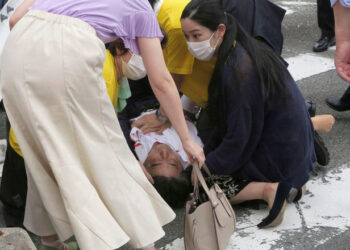 Ex primer ministro japonés Abe habría muerto tras ataque