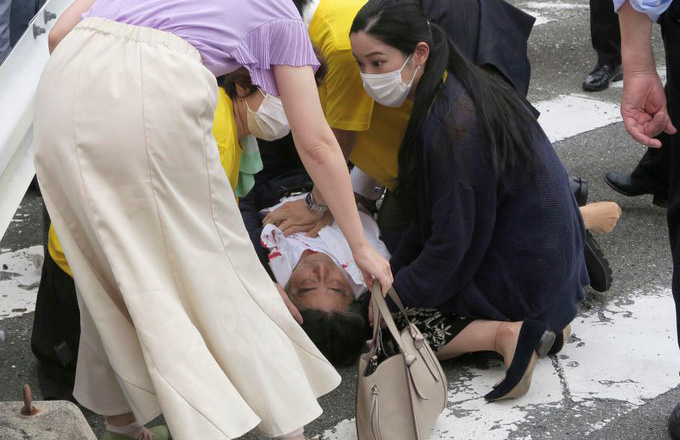 Ex primer ministro japonés Abe habría muerto tras ataque