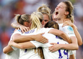 Inglaterra golea 8-0 a Noruega, primera clasificada a cuartos en Eurocopa femenina