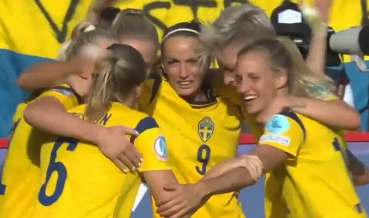 Suecia vence 2-1 a Suiza en la Eurocopa femenina
