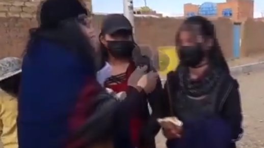 ‘Quiero ser narco’, la respuesta de una colegiala a una pregunta de María Galindo