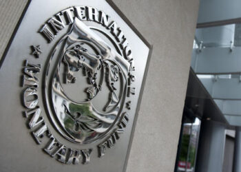 Argentina reitera en Washington que cumplirá metas pactadas con el FMI