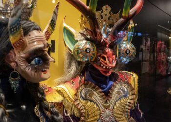 La Diablada baila en París