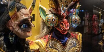 La Diablada baila en París