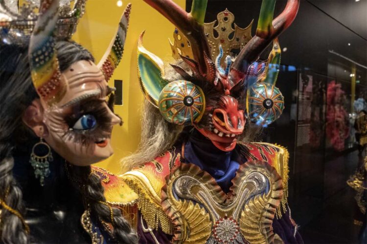La Diablada baila en París
