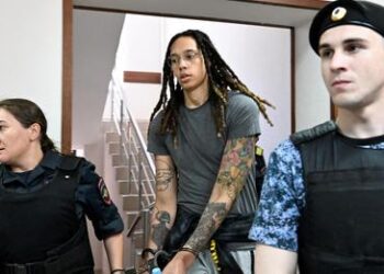 Guardan 42 segundos de silencio por jugadora de básquet Griner en la WNBA