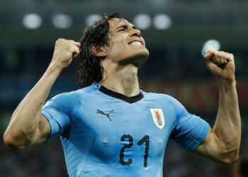 Edinson Cavani firma por dos temporadas por el Valencia