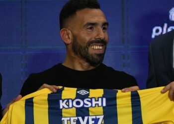 Tevez debuta como DT en Rosario Central, de capa caída en Argentina