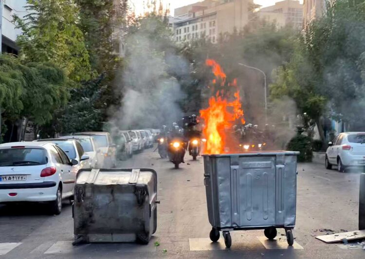 Sube a ocho la cifra de muertos por protestas en Irán