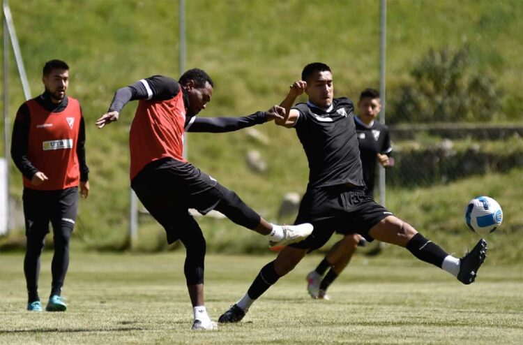 Always enfrenta a Blooming en procura de la remontada