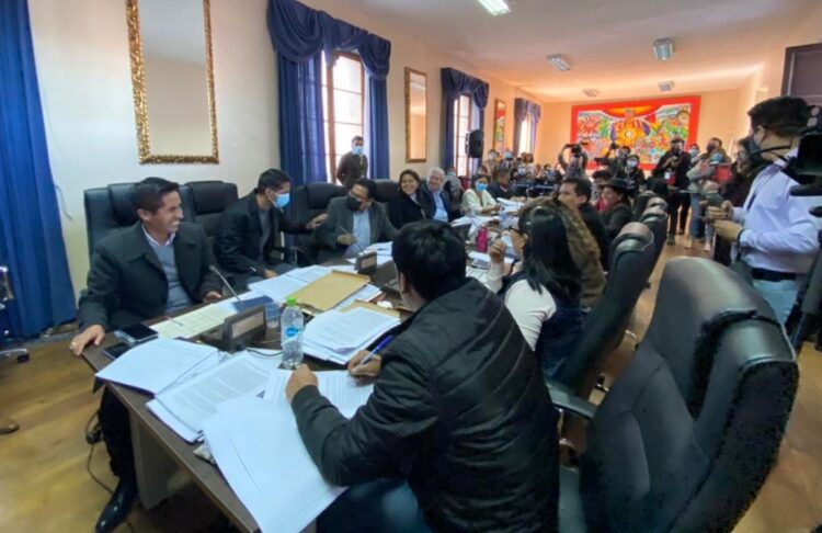 Defensor del Pueblo: Un postulante de cuatro que pasaron nueva fase logra calificación excelente