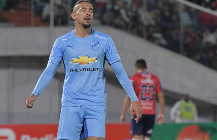 Bolívar se complica al empatar con Wilstermann en partido accidentado