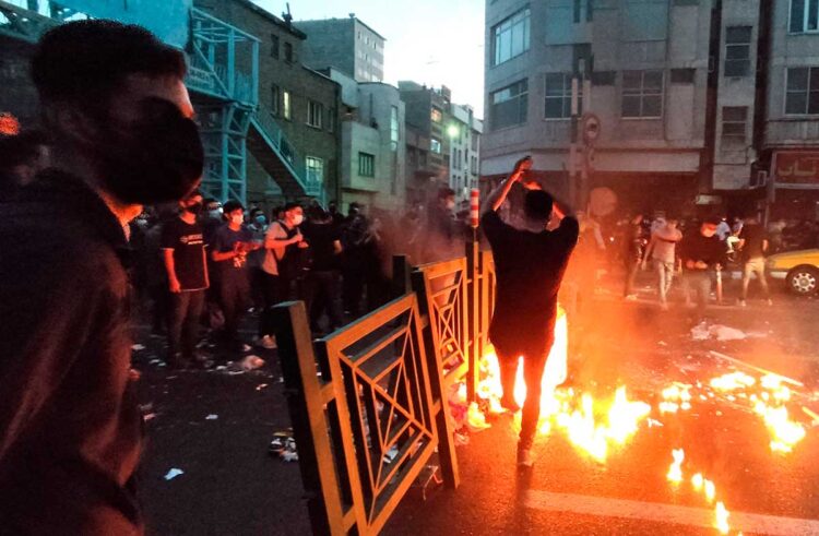 Sube a 17 el balance de muertos en manifestaciones en Irán