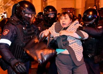 Los manifestantes rusos detenidos eligen entre ir al frente o a la cárcel
