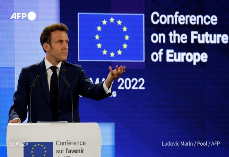 El presidente de Francia se dice favorable a revisión de tratados de la UE