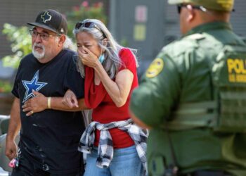 Un adolescente mata a 18 niños en una escuela en Texas
