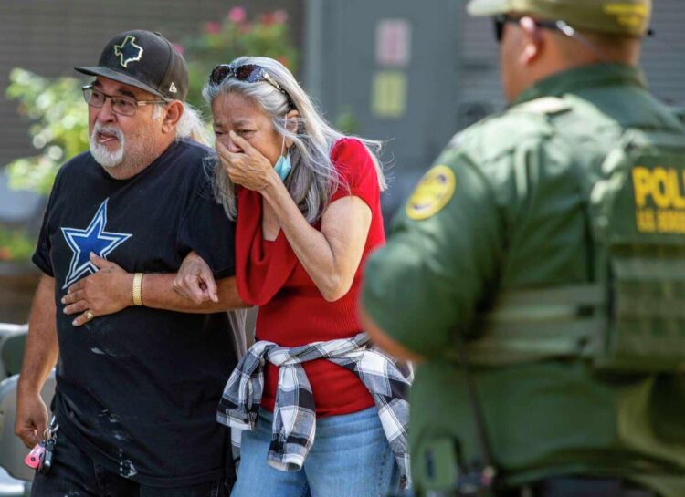 Un adolescente mata a 18 niños en una escuela en Texas