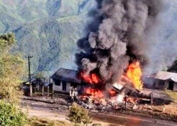 Cinco muertos en choque de autotanque de combustible contra viviendas en Ecuador