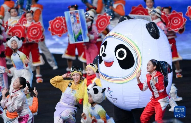 Con una ceremonia alegre y colorida, Pekín abrió sus segundos Juegos Olímpicos