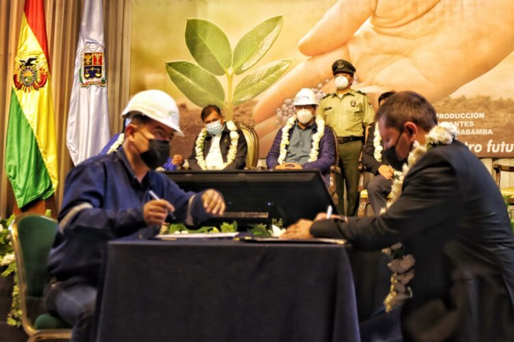Firman contrato para planta de fertilizantes granulados y Arce dice el objetivo es elevar la producción agropecuaria