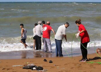 Al menos 73 migrantes muertos tras naufragio frente a Siria de barco que zarpó de Líbano