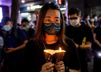 Policía de Hong Kong advierte contra conmemoraciones de Tiananmen