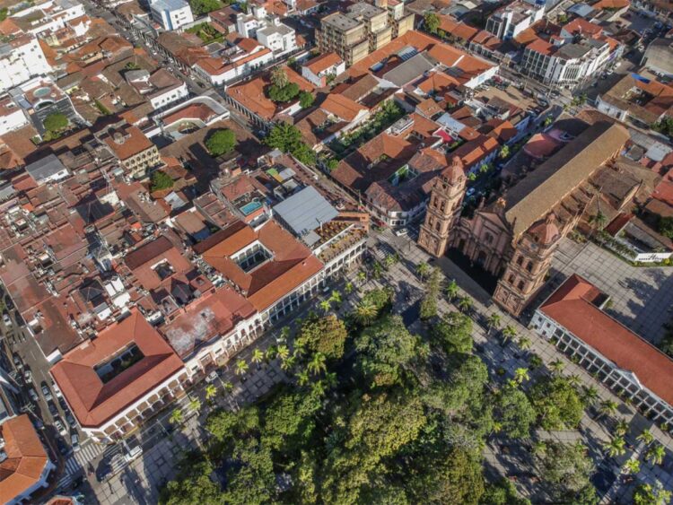 CENTRO. La plaza 24 de Septiembre es el epicentro de la ciudad cruceña, la manzana 0.