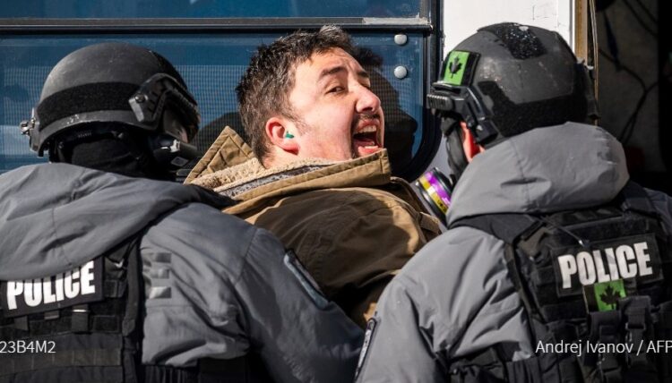 Policía de Canadá interviene protesta en Ottawa y detiene a 70 manifestantes