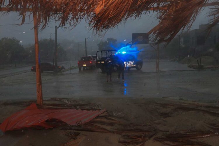 Sube a 33 la cifra desaparecidos por paso del huracán Agatha en México