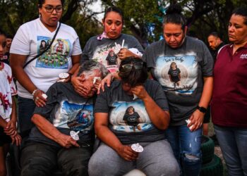 Uvalde comienza a enterrar a los muertos del tiroteo escolar
