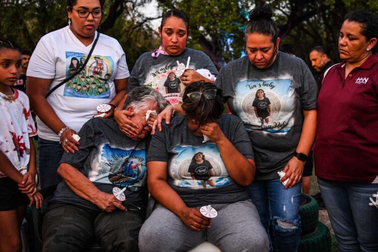 Uvalde comienza a enterrar a los muertos del tiroteo escolar