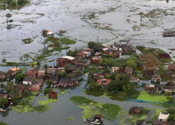 Sube a 100 el número de muertos tras lluvias en noreste de Brasil