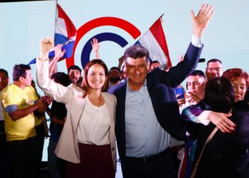 Líder opositor paraguayo Efraín Alegre lanza fórmula presidencial para comicios de 2023