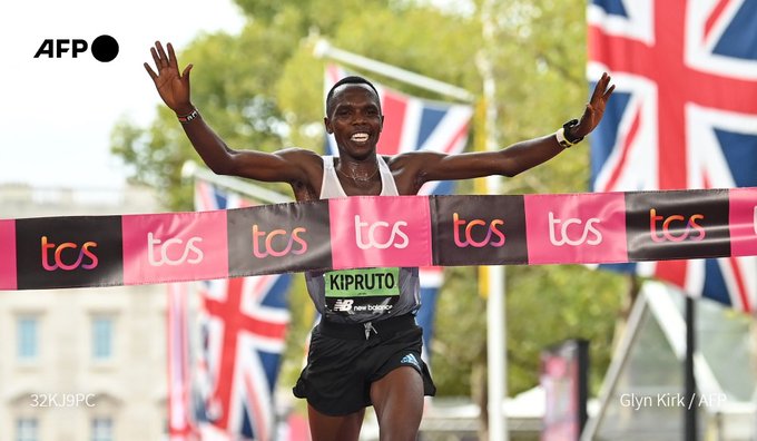 El keniano Kipruto y la etíope Yehualaw ganan el maratón de Londres
