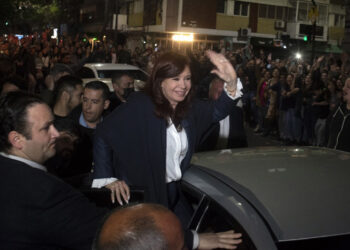 Marchas y concentraciones en respaldo a Kirchner en Argentina