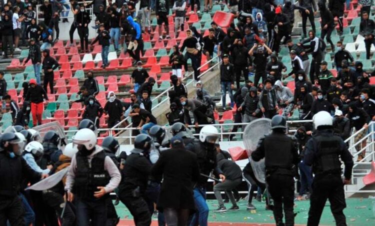Heridos y 160 detenciones en incidentes violentos en partido de fútbol en Marruecos