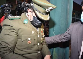El capitán Alberti logra salir de la cárcel, es denunciado por venta de vehículo robado en Chile