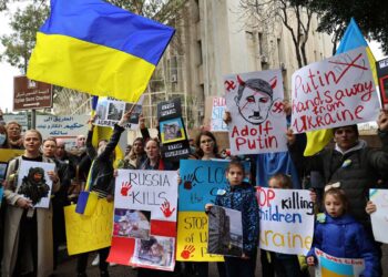 Ejército ruso arresta a 400 ucranianos que protestaban contra ocupación de Jersón