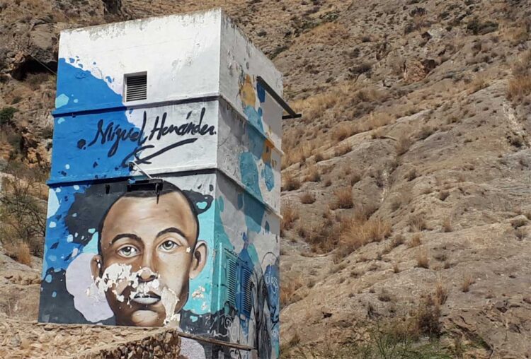 Dos llamitas para Miguel Hernández
