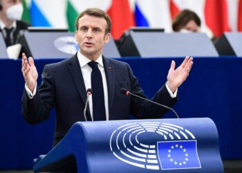 Macron pide a Erdogan ‘respetar la decisión soberana’ de Finlandia y Suecia
