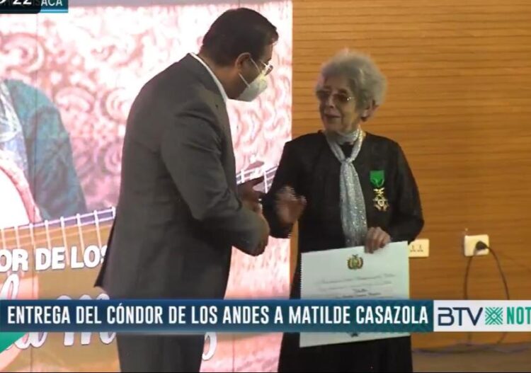 Justo reconocimiento: Matilde Casazola recibe el Cóndor de los Andes