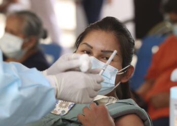 Perú exigirá tres dosis de vacunas anticovid en espacios públicos y privados