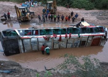 Cuatro personas pierden la vida en siniestro de bus en Monteagudo