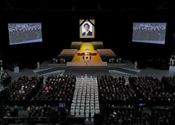 Japón despide a asesinado exlíder Abe con polémico funeral