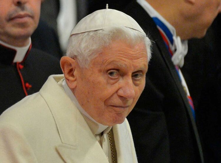 Papa emérito Benedicto XVI pide ‘perdón’ por ‘abusos’ y ‘errores’ del clero